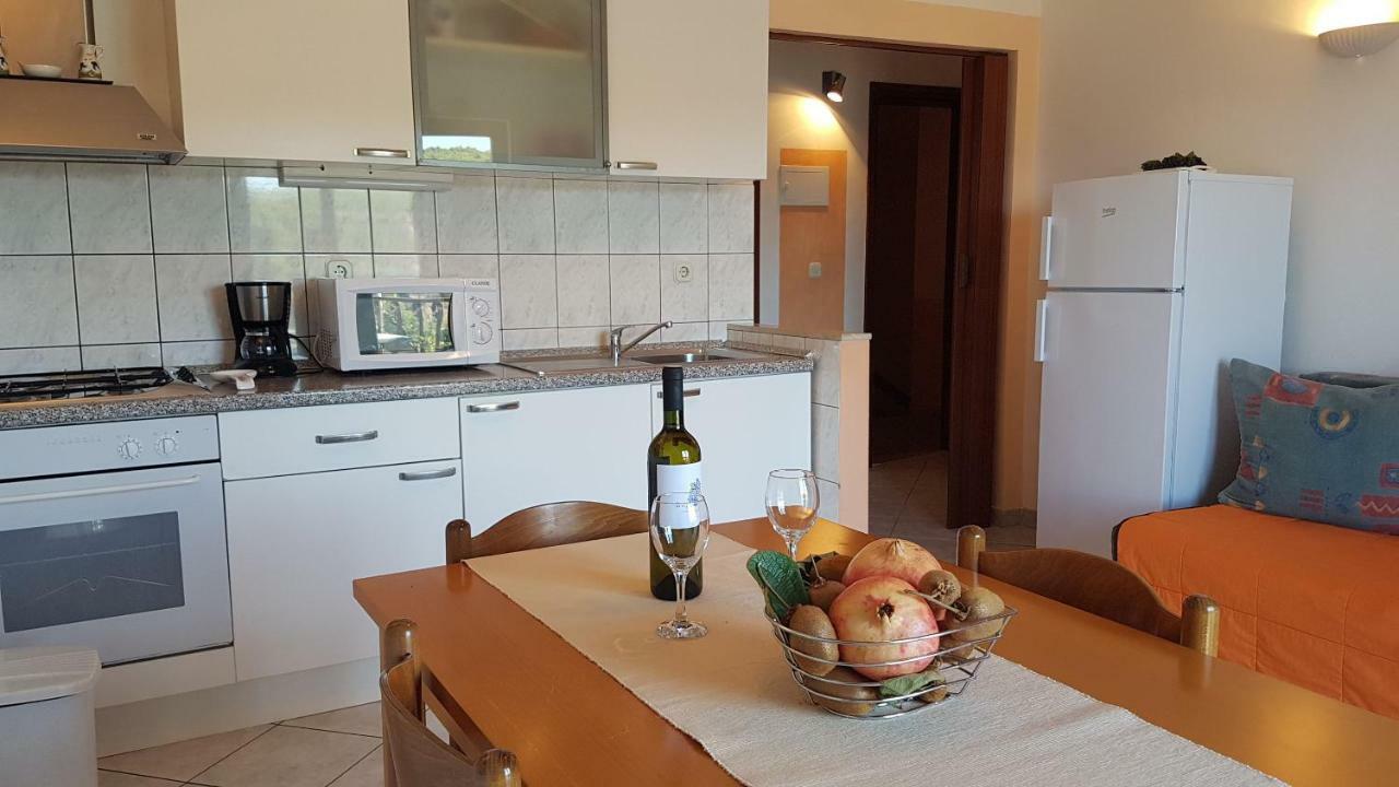 Apartments And Room Caric Jelsa  Exterior foto